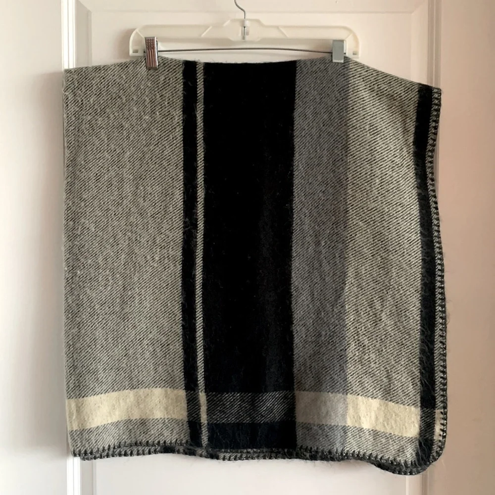 BCBG MaxAzria Stripes Herringbone Warm Cozy Reversible Throw Coastal Minimalist